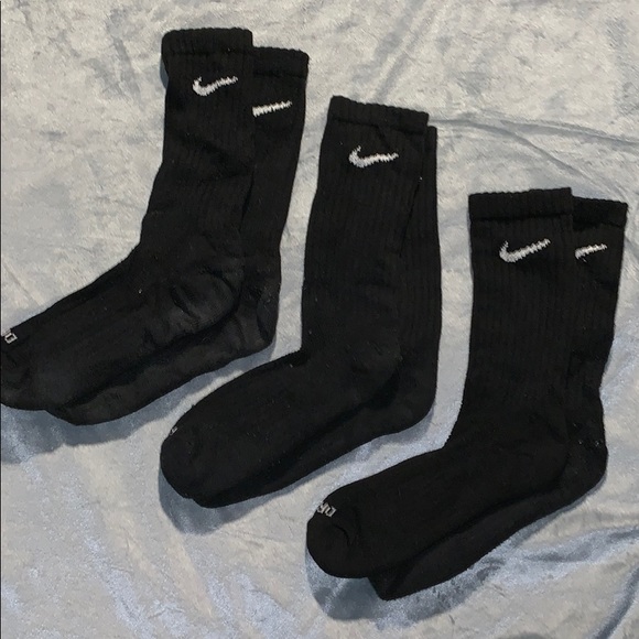 black nike mid calf socks